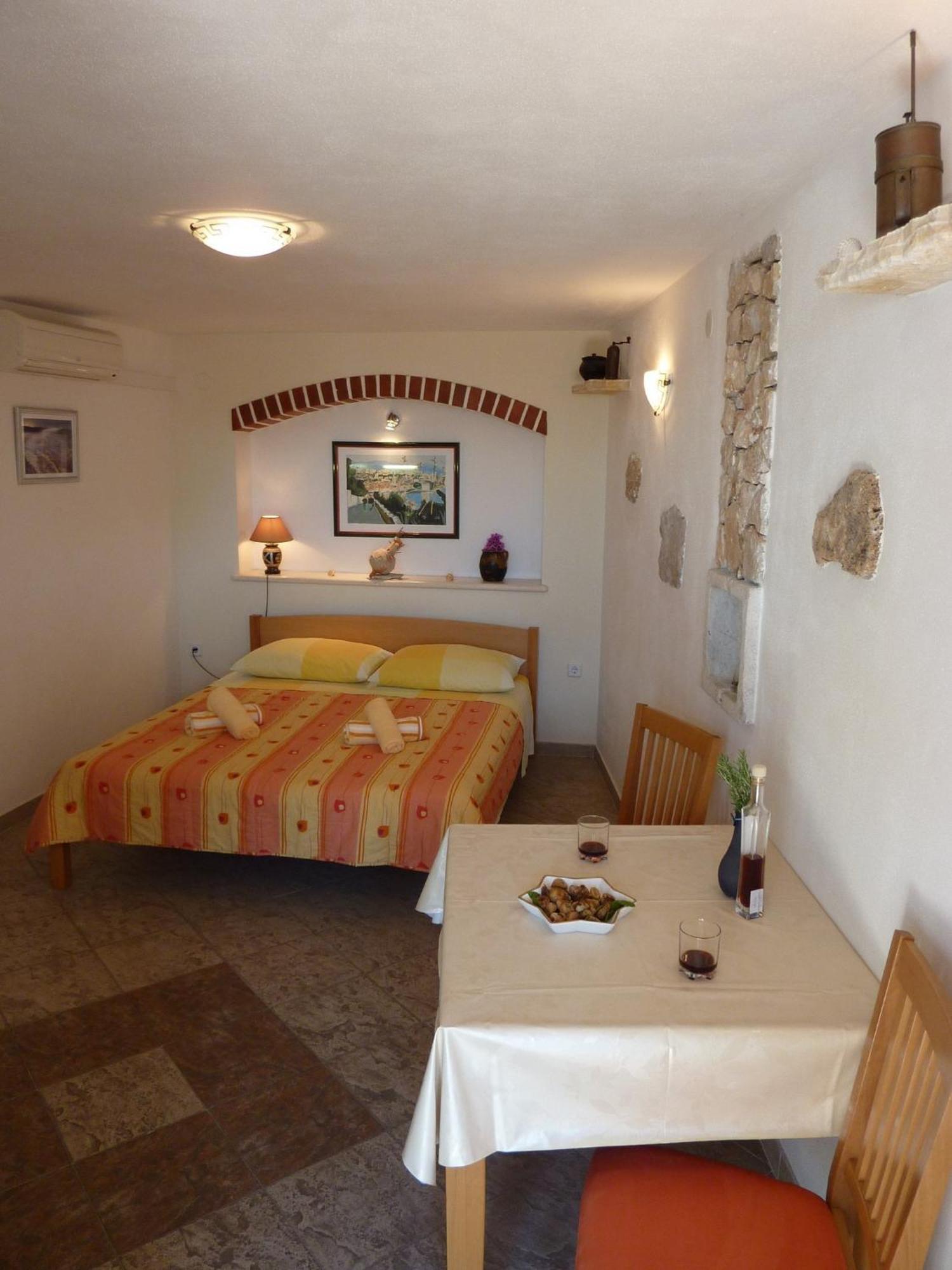 Paradise Stone Apartments Bol Rum bild